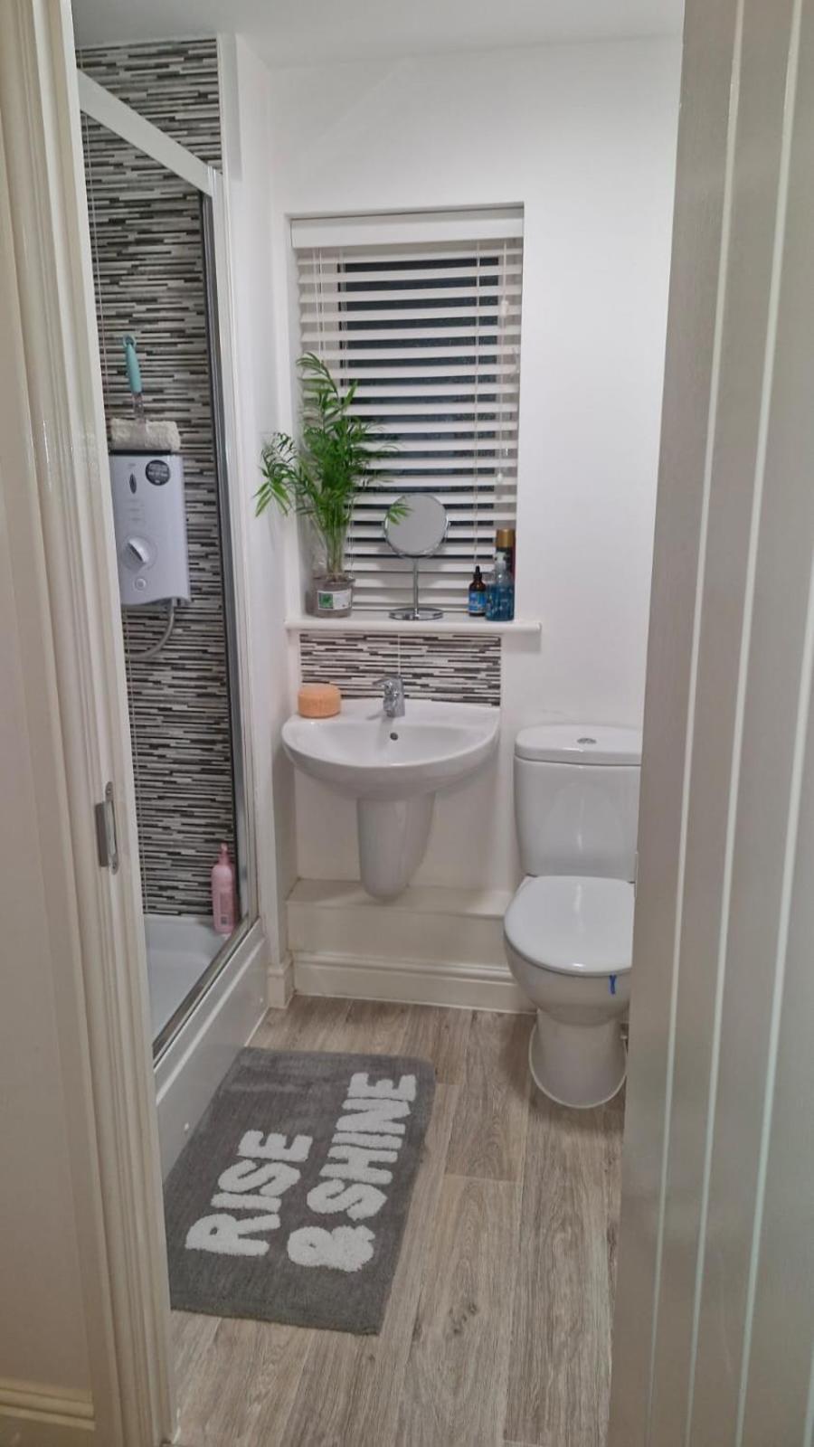 Modern Double Room With En-Suite, Parking & Fast Wifi - Close To Beach 샌드게이트 외부 사진