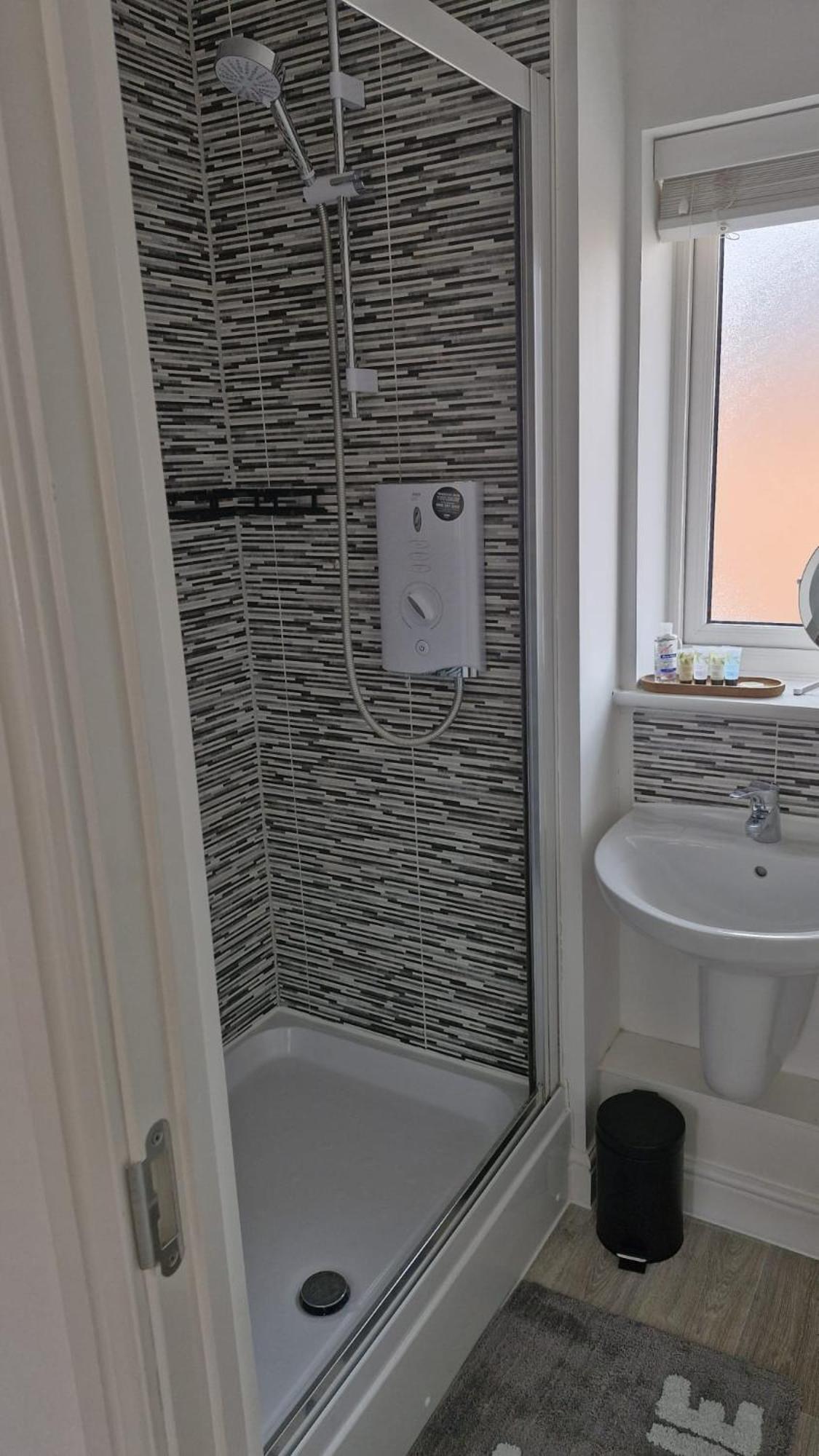 Modern Double Room With En-Suite, Parking & Fast Wifi - Close To Beach 샌드게이트 외부 사진